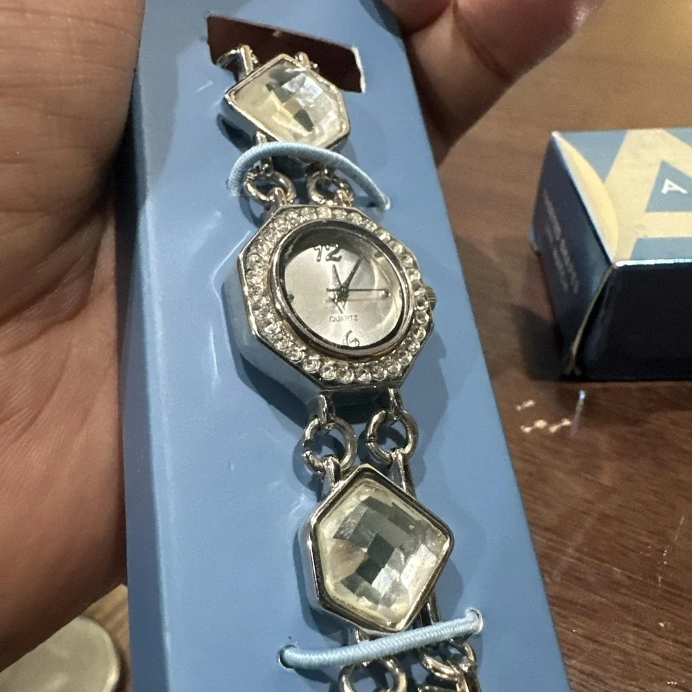 Working VTG Avon Antiqued Silver Tone Crystal Bracelet Quartz Ladies Watch W Box